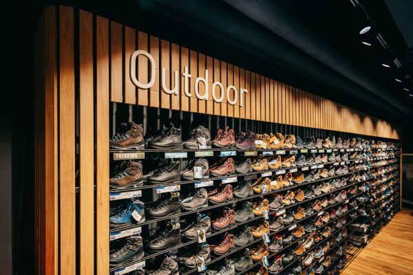 Große Wanderschuh-Auswahl in der Outdoor-Abteilung von INTERSPORT HÜBNER